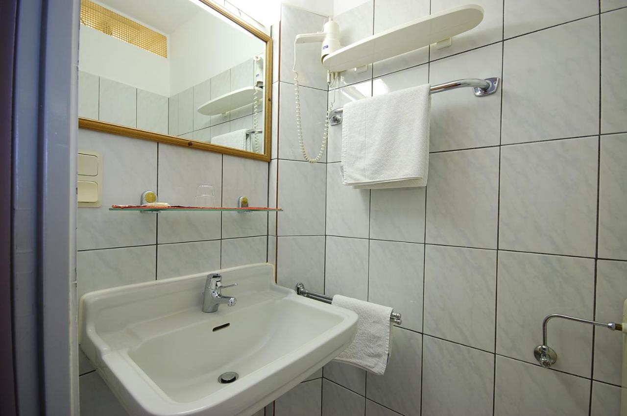 Hotel Haus Isenburg Ной Изенбург Екстериор снимка