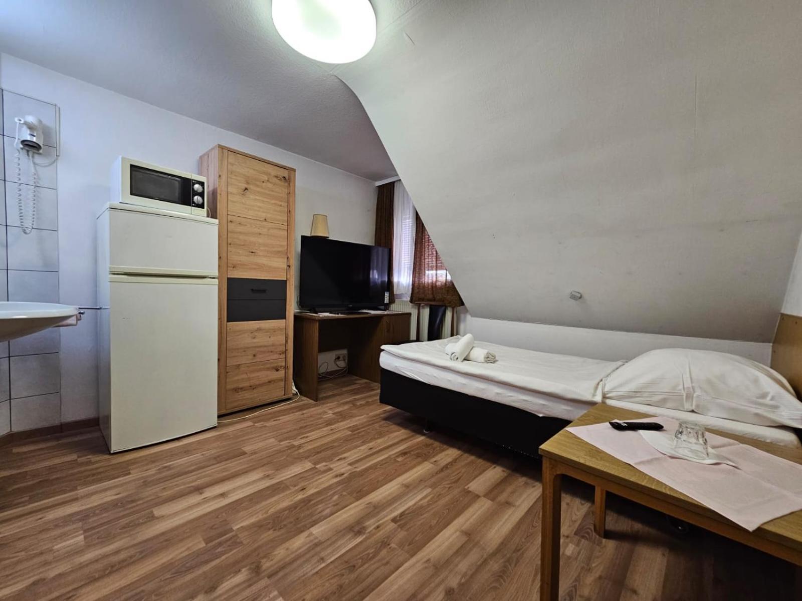 Hotel Haus Isenburg Ной Изенбург Екстериор снимка