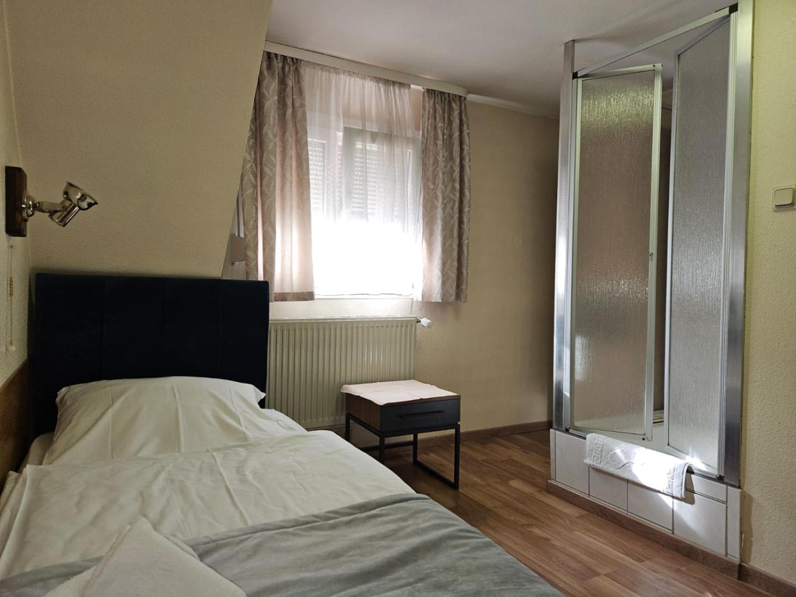 Hotel Haus Isenburg Ной Изенбург Екстериор снимка